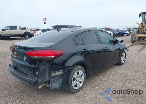 2017 Kia Forte Lx z USA, uszkodzony, nr VIN 3KPFL4A70HE028310